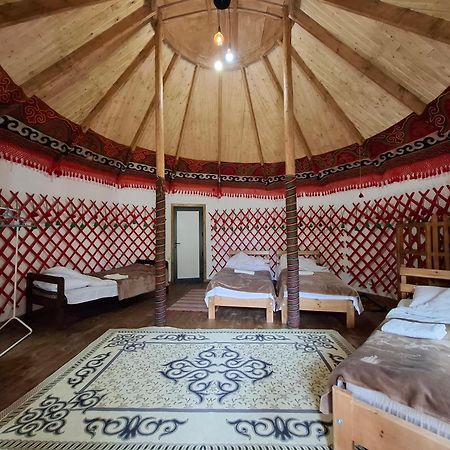 Happy Nomads Yurts & Hostel Karakol Eksteriør bilde