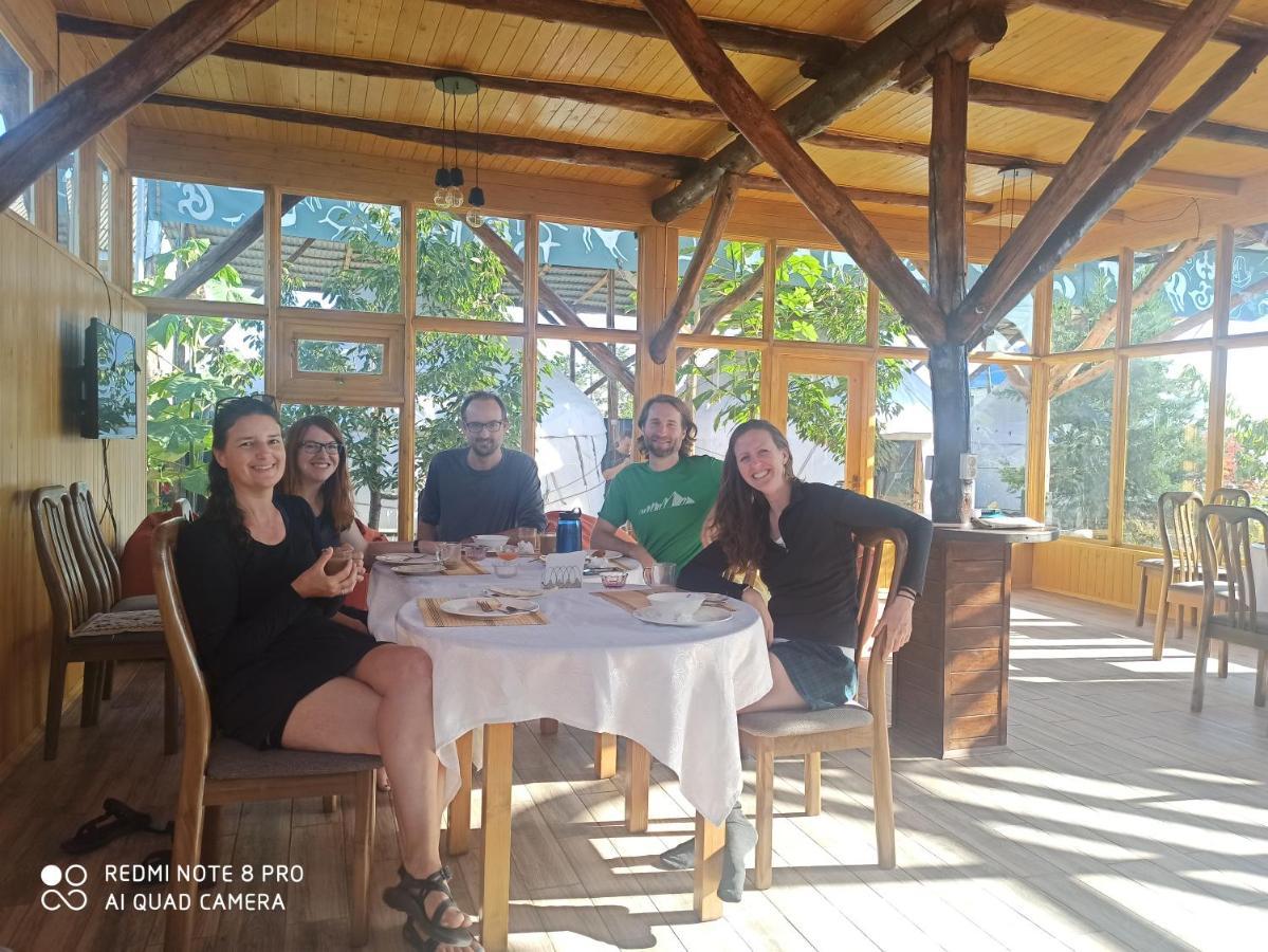Happy Nomads Yurts & Hostel Karakol Eksteriør bilde