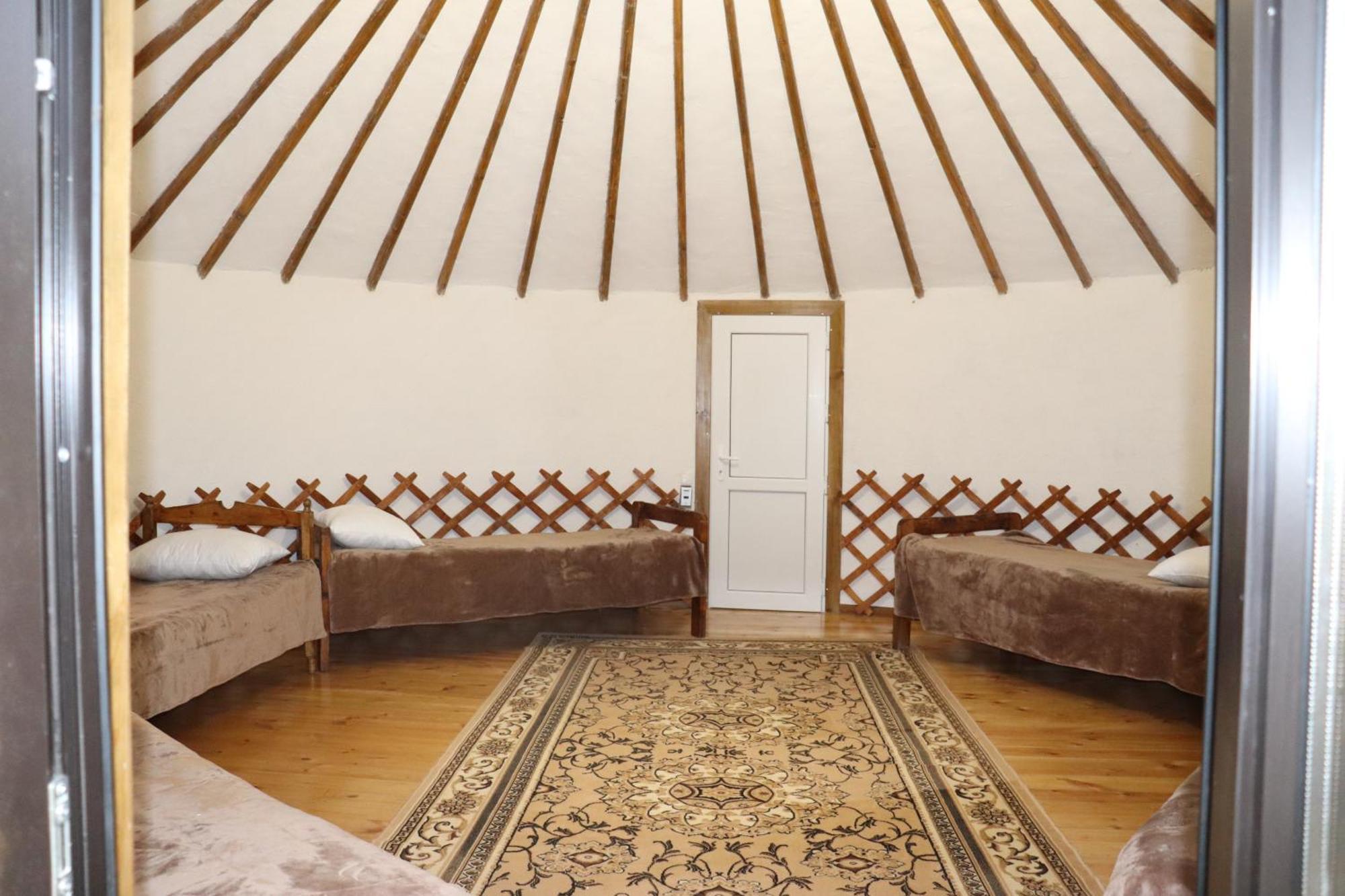 Happy Nomads Yurts & Hostel Karakol Eksteriør bilde
