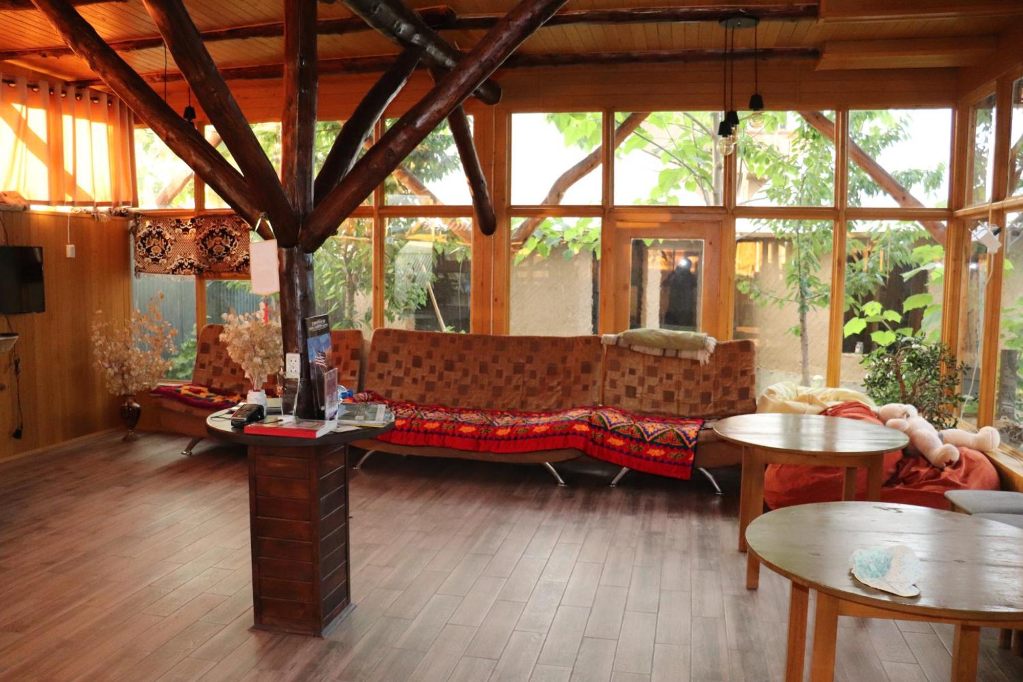 Happy Nomads Yurts & Hostel Karakol Eksteriør bilde