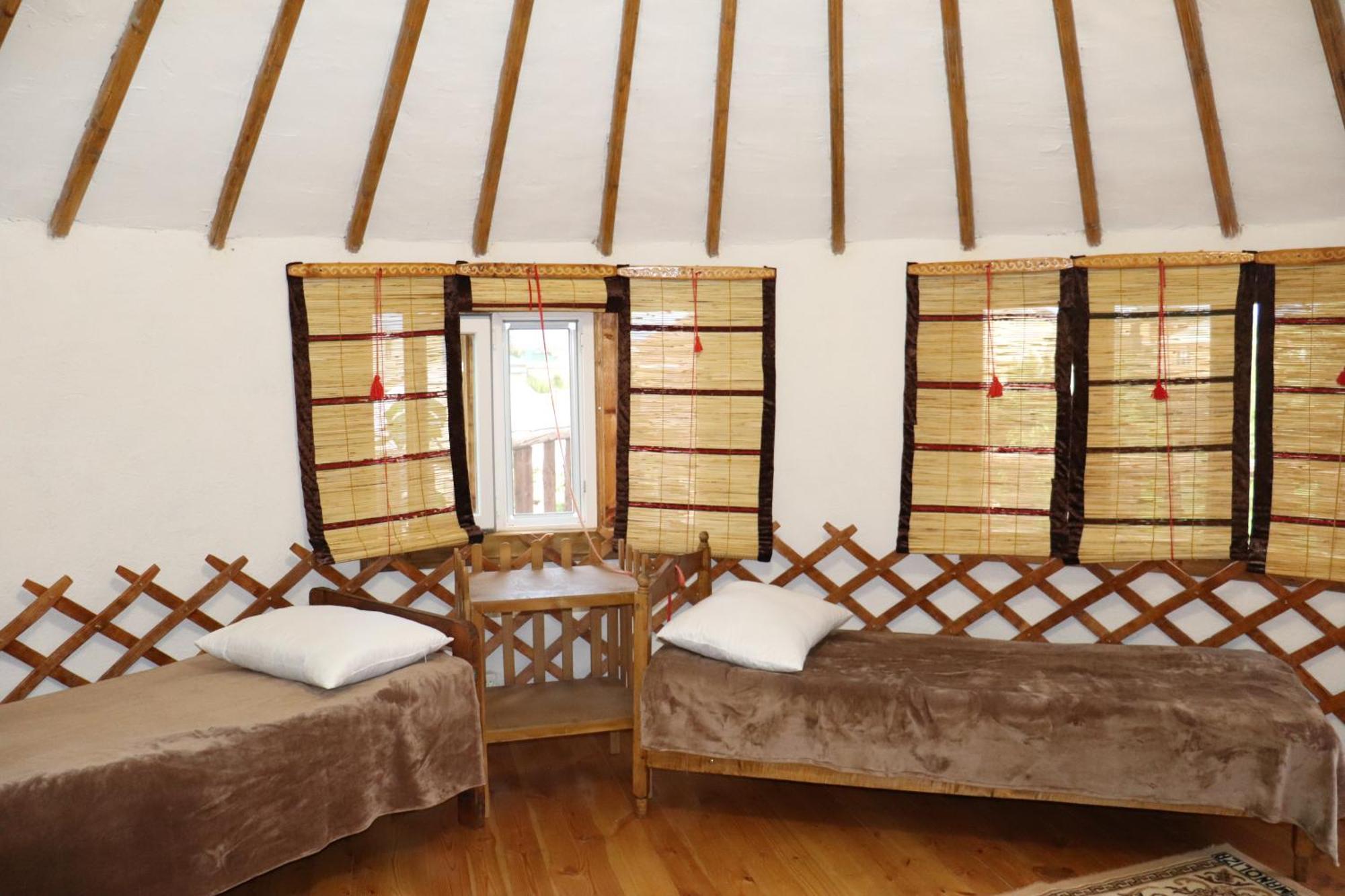 Happy Nomads Yurts & Hostel Karakol Eksteriør bilde
