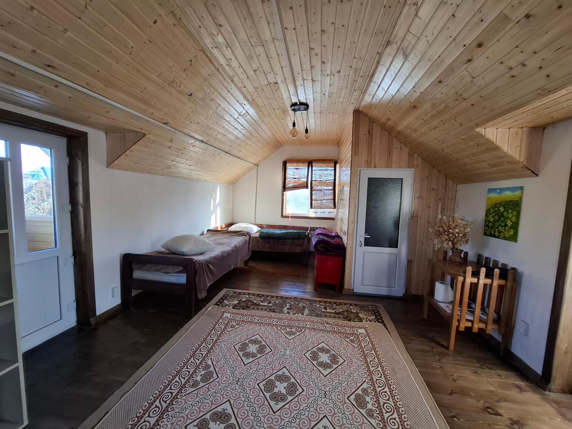 Happy Nomads Yurts & Hostel Karakol Eksteriør bilde