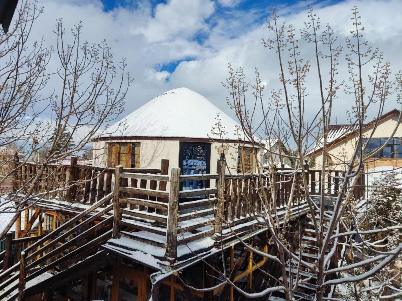 Happy Nomads Yurts & Hostel Karakol Eksteriør bilde