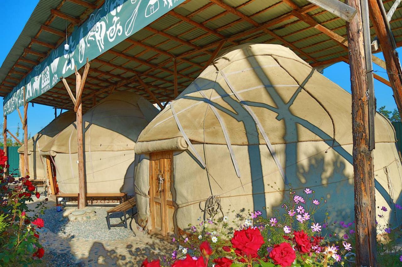 Happy Nomads Yurt Camp & Hostel Karakol Eksteriør bilde