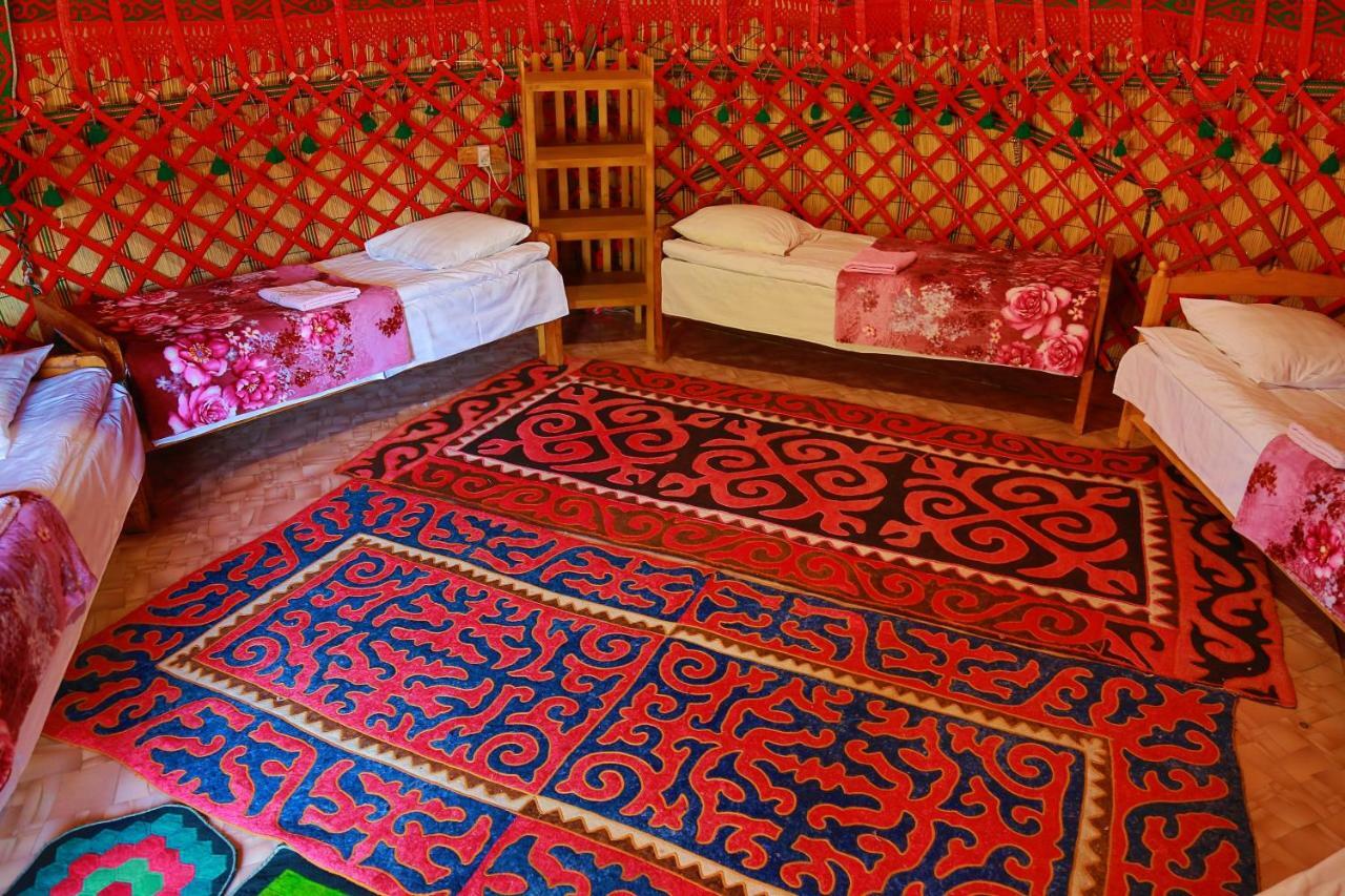 Happy Nomads Yurt Camp & Hostel Karakol Eksteriør bilde