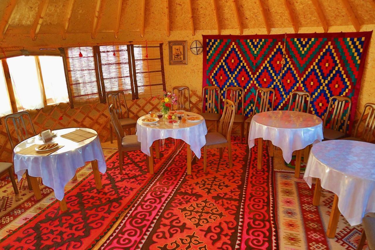 Happy Nomads Yurt Camp & Hostel Karakol Eksteriør bilde